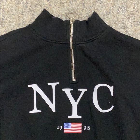 NYC slight cropped sweatshirt - Picture 2 of 3